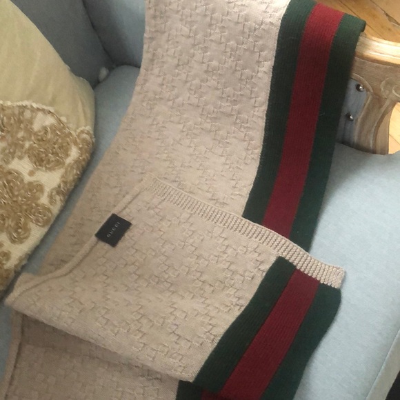 Authentic Gucci scarf - Picture 1 of 1